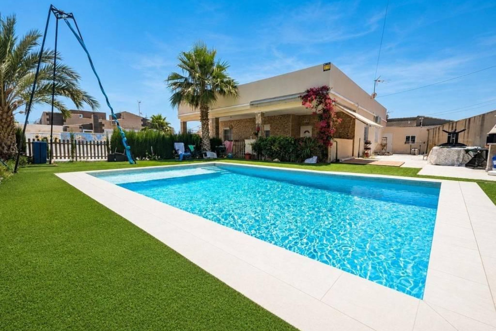Resale - Villa -
Torrevieja - La Siesta - El Salado - Torreta