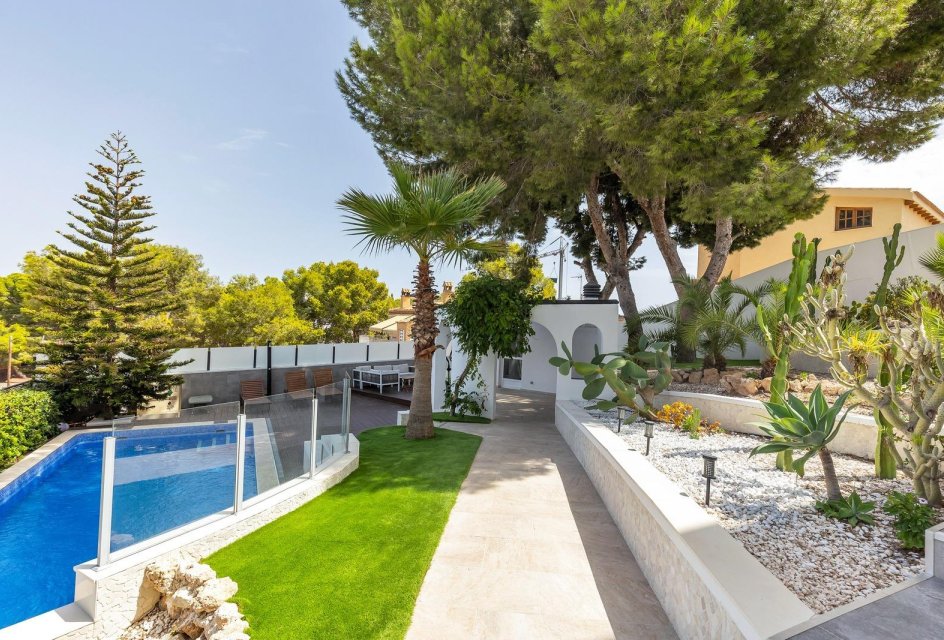 Resale - Villa -
Torrevieja - Los balcones