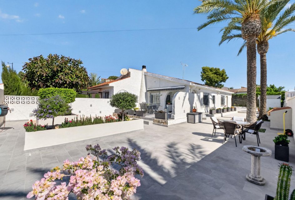 Resale - Villa -
Torrevieja - Playa de los Locos