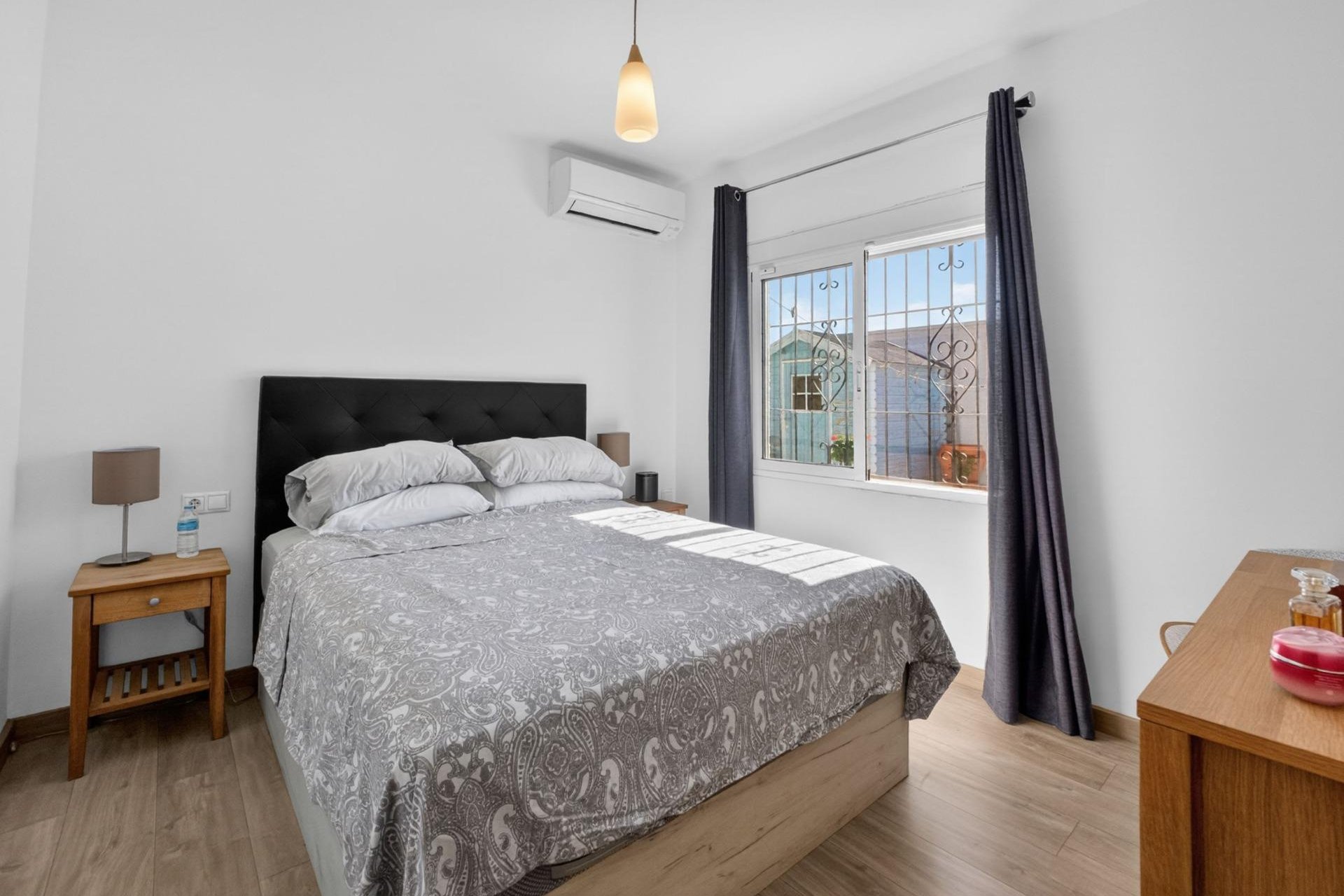 Resale - Villa -
Torrevieja - Playa de los Locos