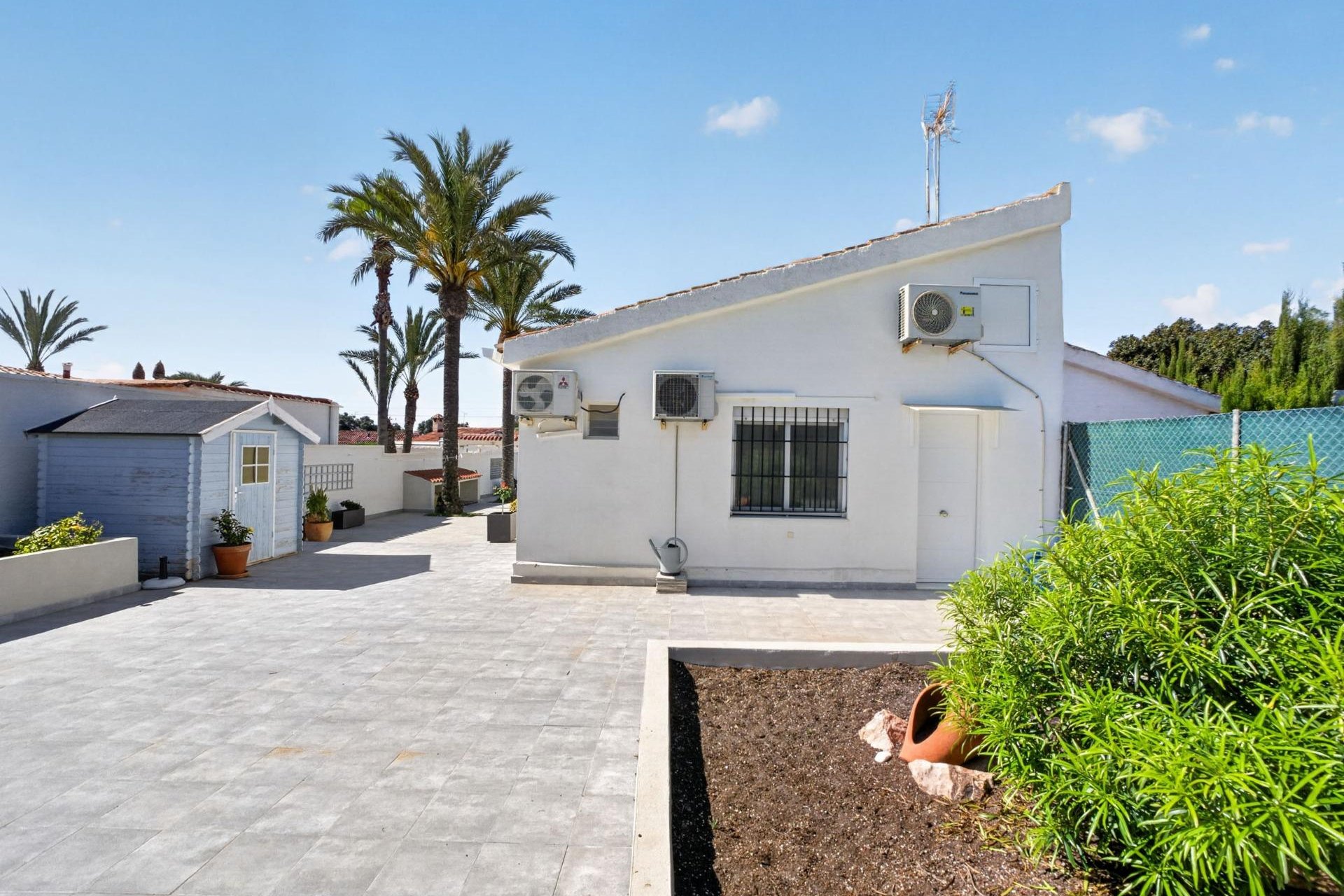 Resale - Villa -
Torrevieja - Playa de los Locos