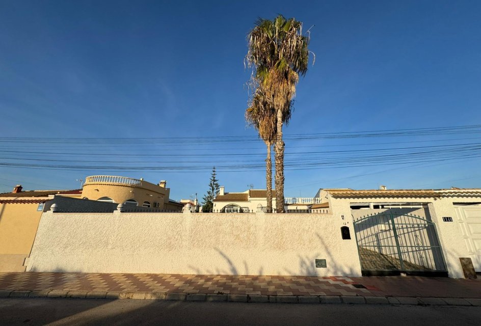 Resale - Villa -
Torrevieja - San luis