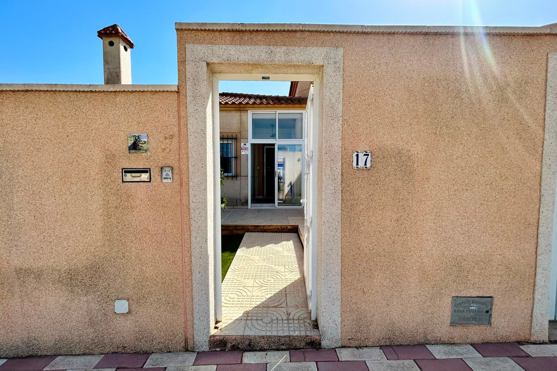 Resale - - VILLA -
Torrevieja - Urbanización San Luis