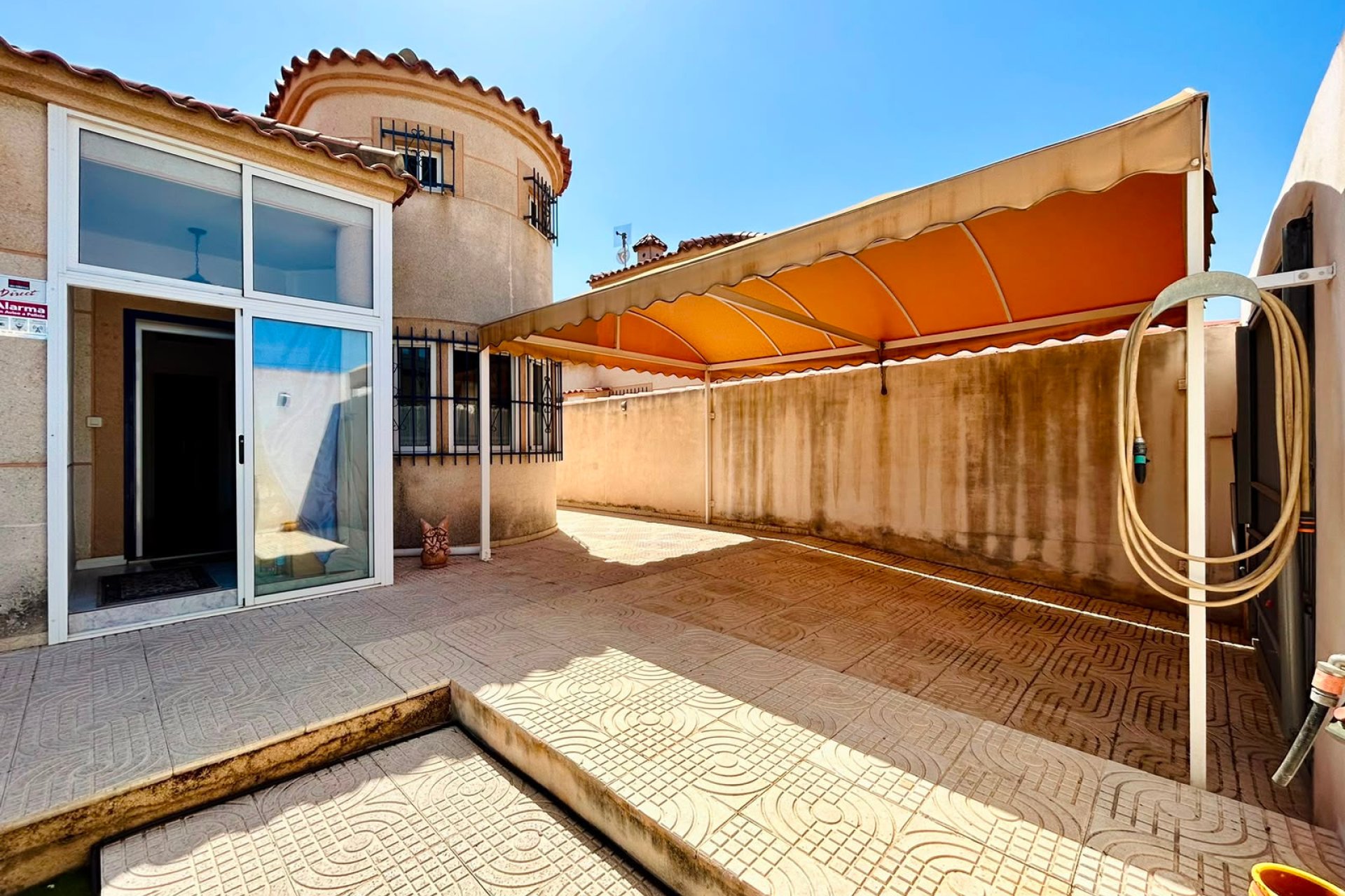 Resale - - VILLA -
Torrevieja - Urbanización San Luis