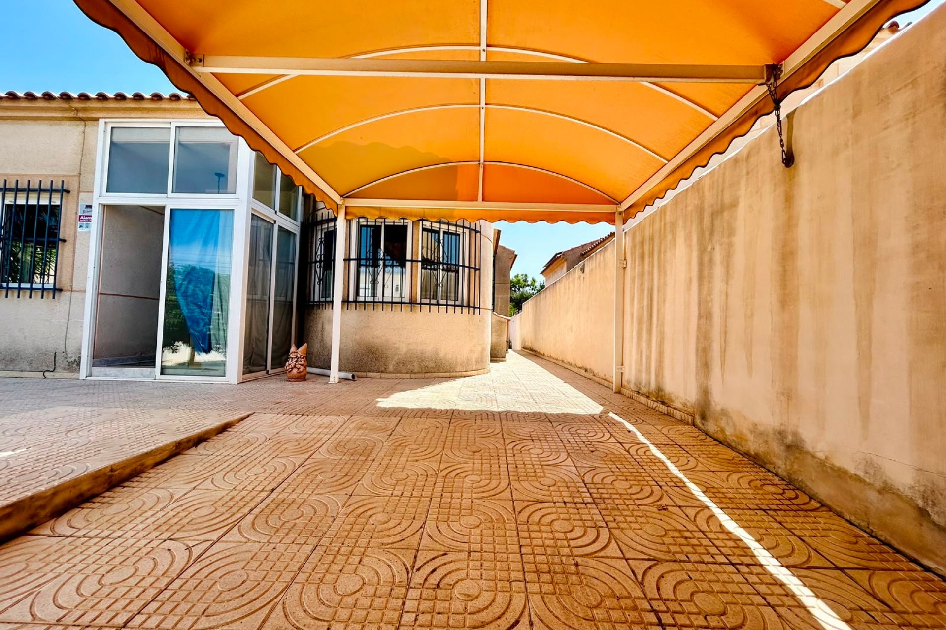 Resale - - VILLA -
Torrevieja - Urbanización San Luis