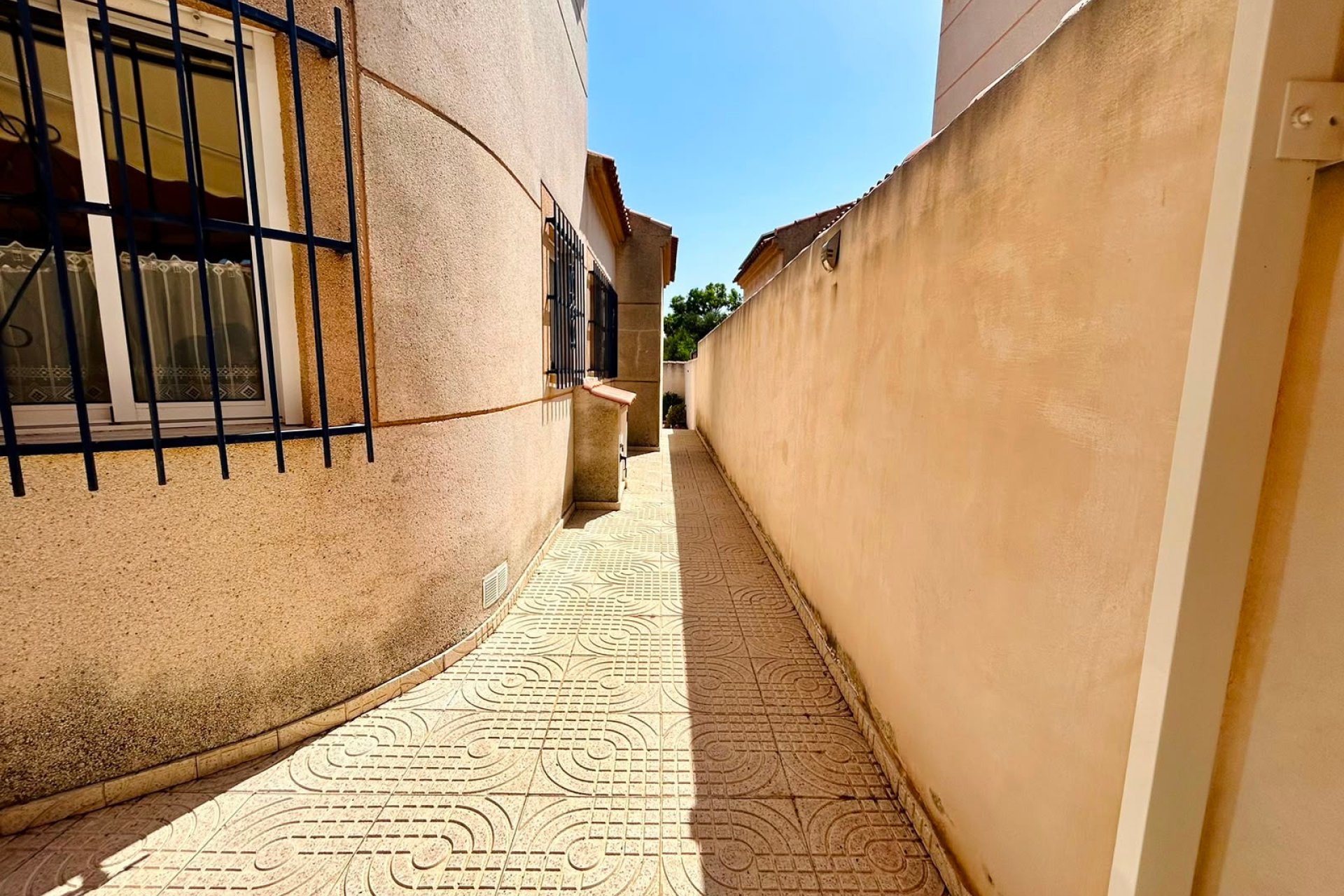 Resale - - VILLA -
Torrevieja - Urbanización San Luis
