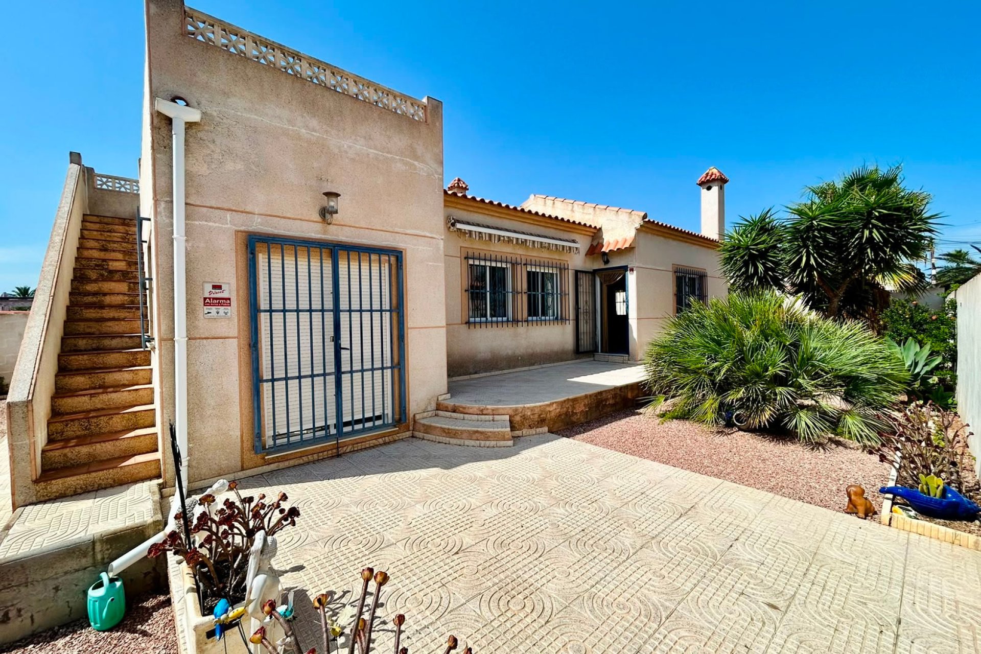 Resale - - VILLA -
Torrevieja - Urbanización San Luis