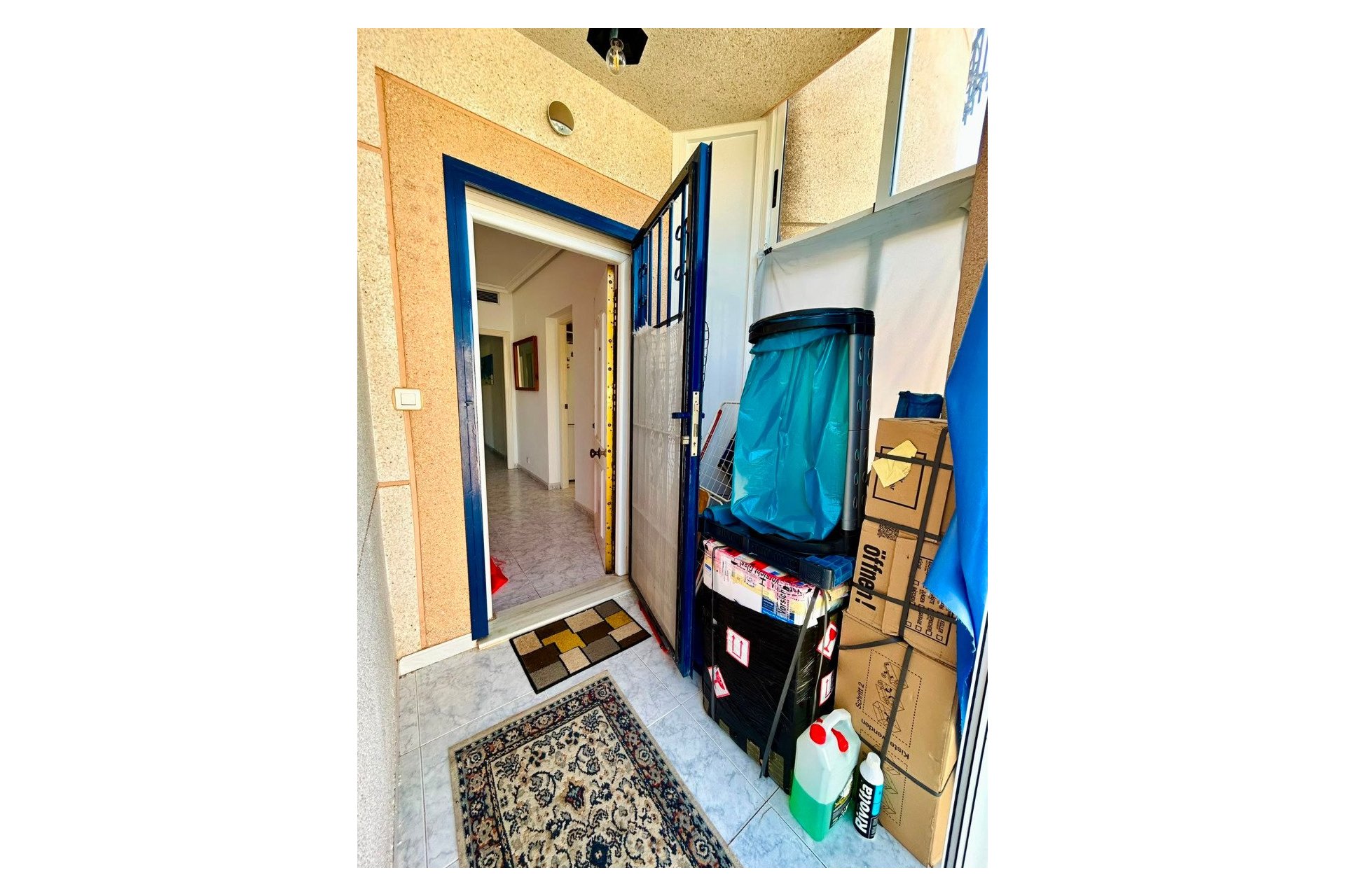 Resale - - VILLA -
Torrevieja - Urbanización San Luis