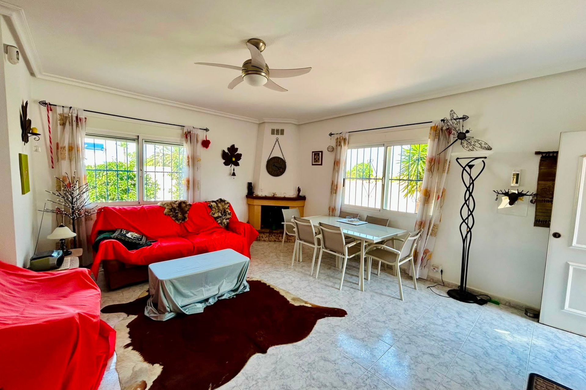 Resale - - VILLA -
Torrevieja - Urbanización San Luis
