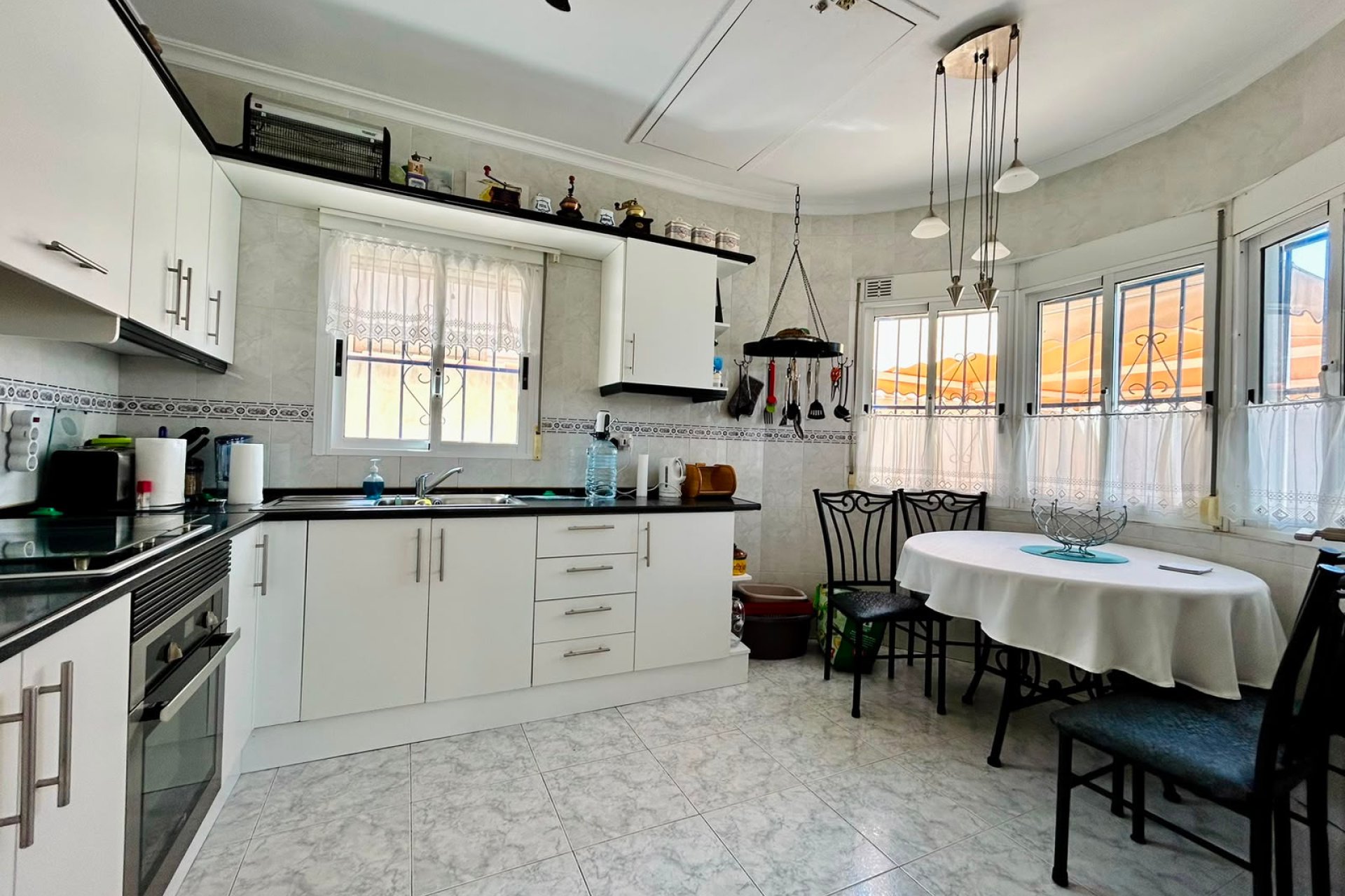 Resale - - VILLA -
Torrevieja - Urbanización San Luis