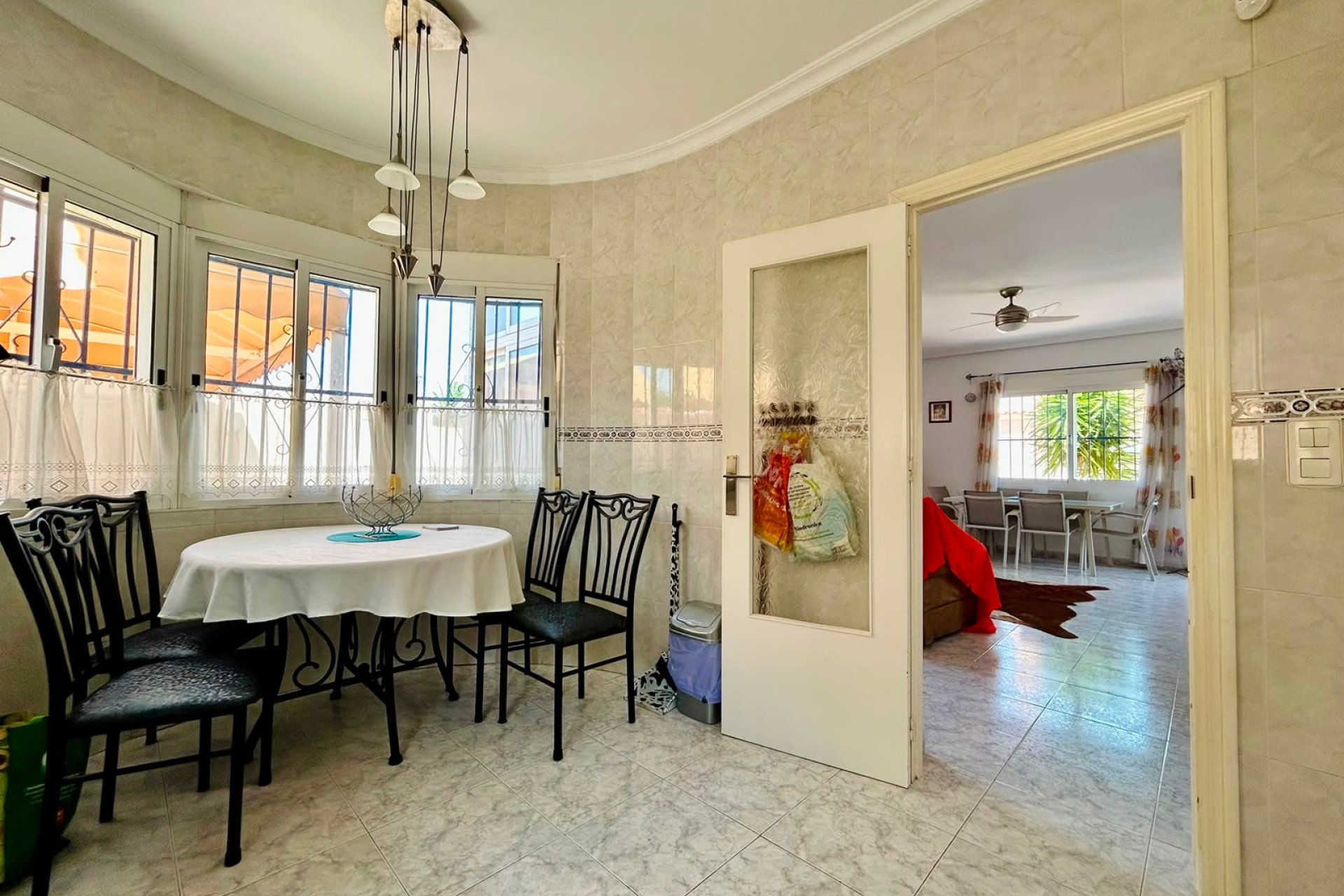 Resale - - VILLA -
Torrevieja - Urbanización San Luis