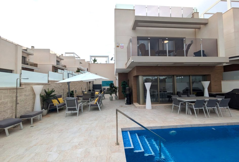 Resale - Villa -
Villamartin