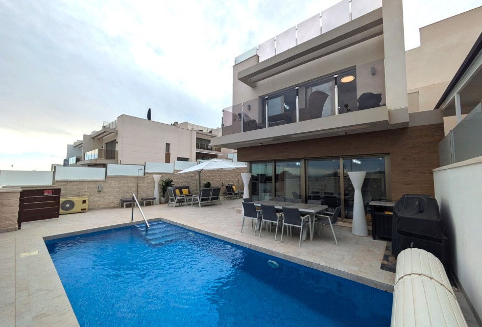 Resale - Villa -
Villamartin