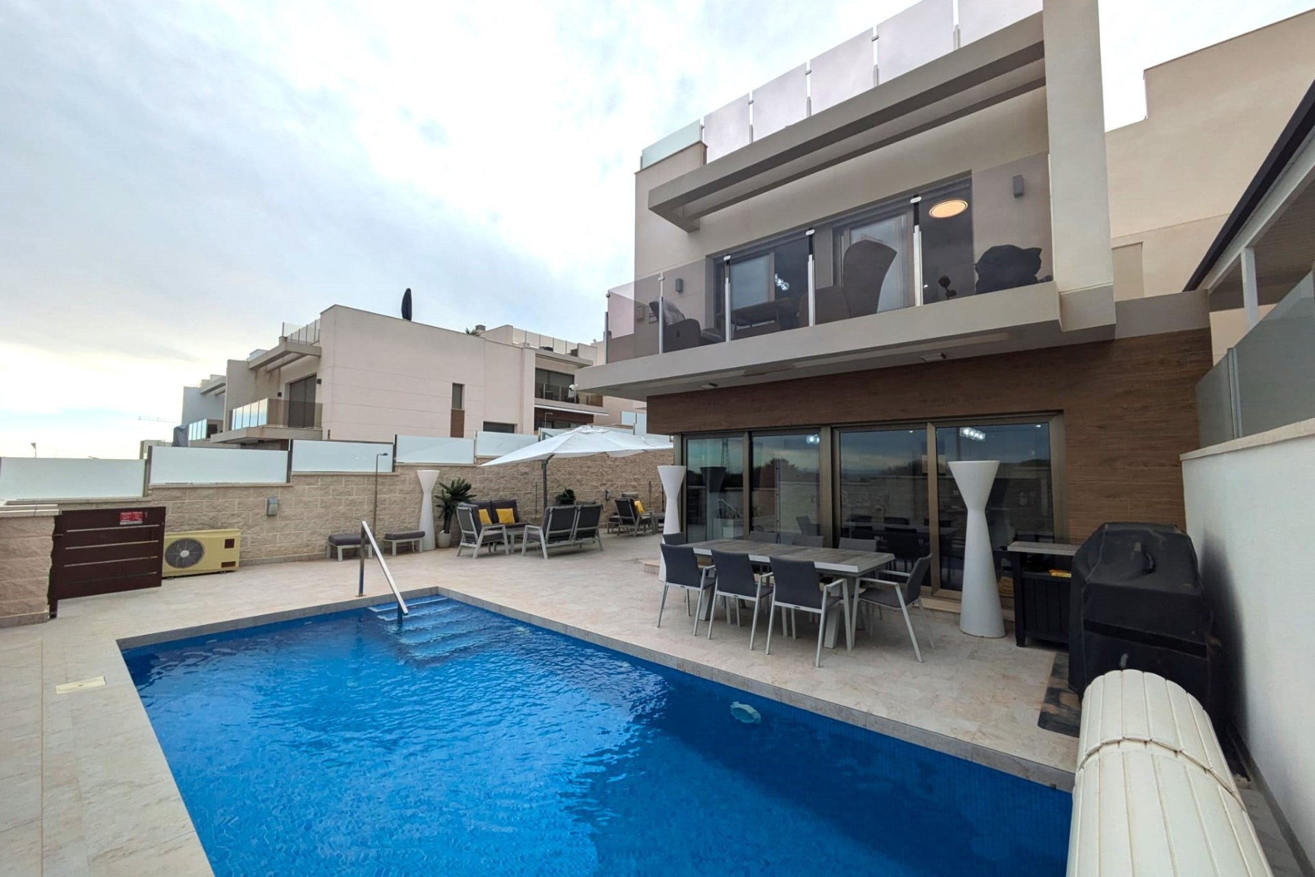 Resale - Villa -
Villamartin