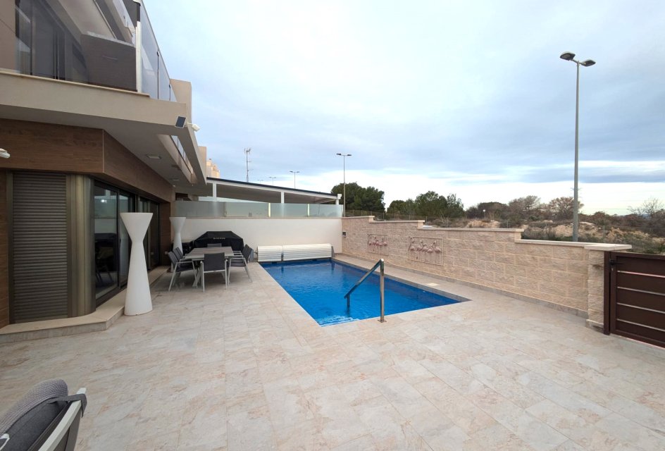 Resale - Villa -
Villamartin