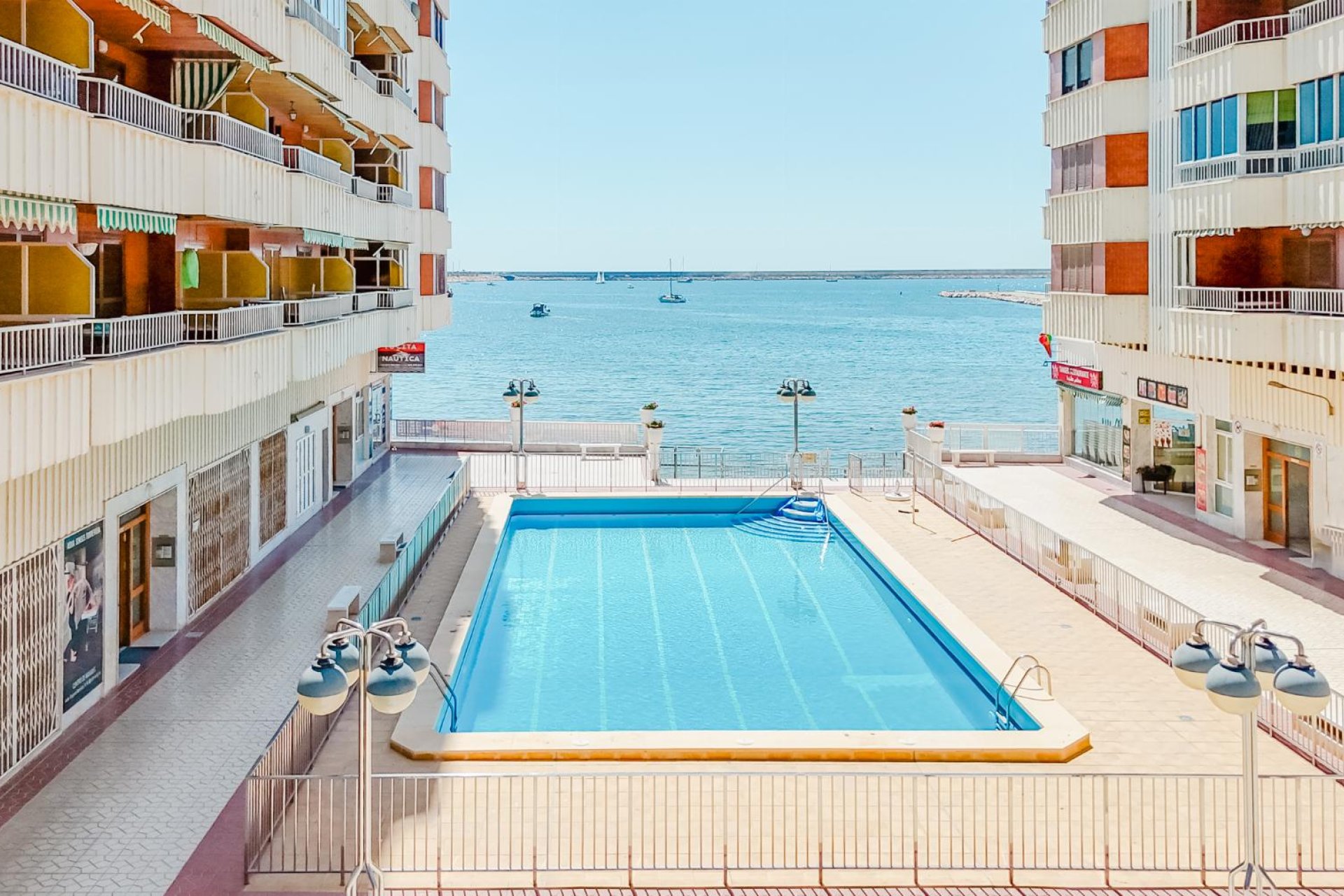 Revente - Apartamento -
Torrevieja - Playa del Acequión