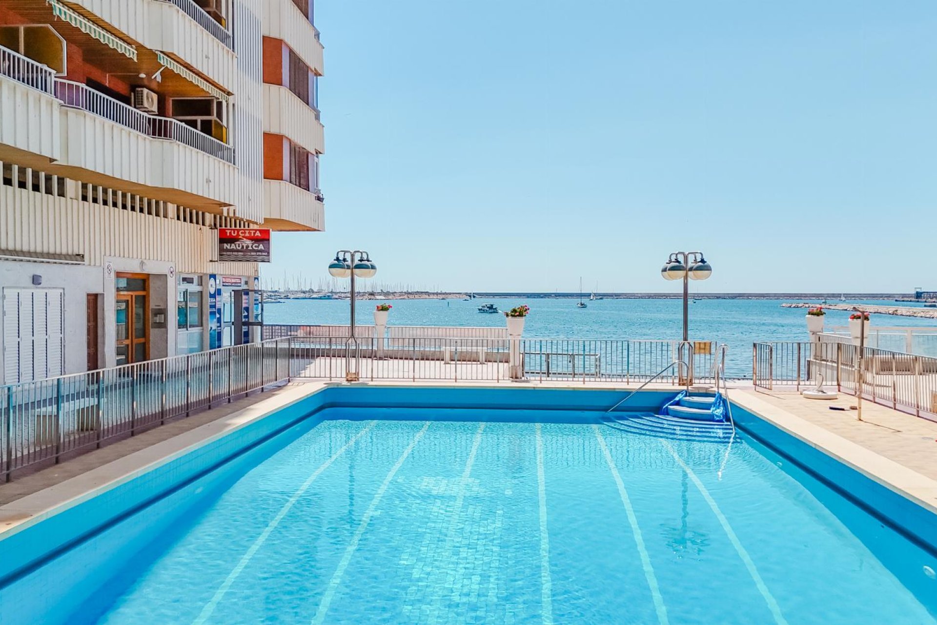 Revente - Apartamento -
Torrevieja - Playa del Acequión