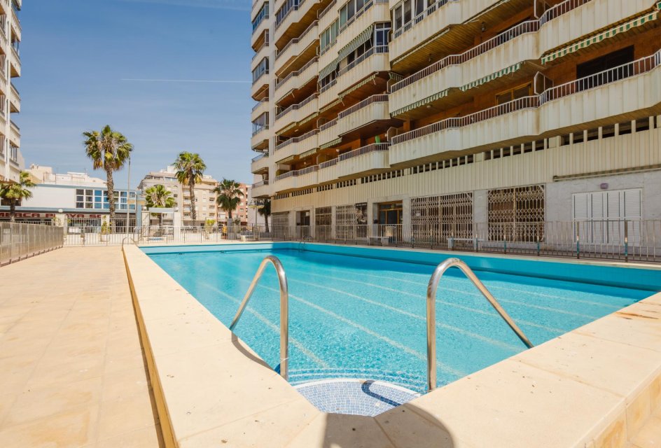Revente - Apartamento -
Torrevieja - Playa del Acequión