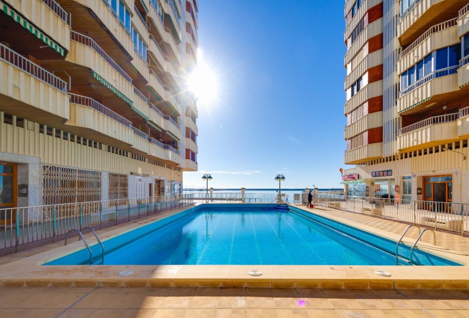 Revente - Apartamento -
Torrevieja - Playa del Acequión
