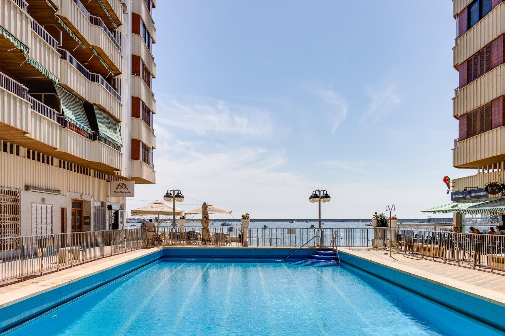 Revente - Apartamento -
Torrevieja - Playa del Acequión