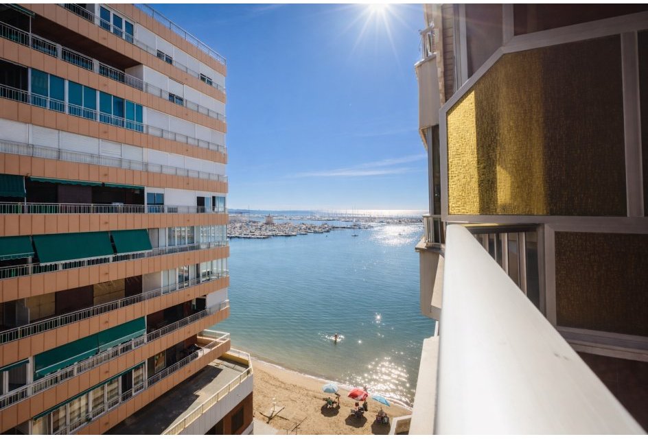 Revente - Apartamento -
Torrevieja - Playa del Acequión