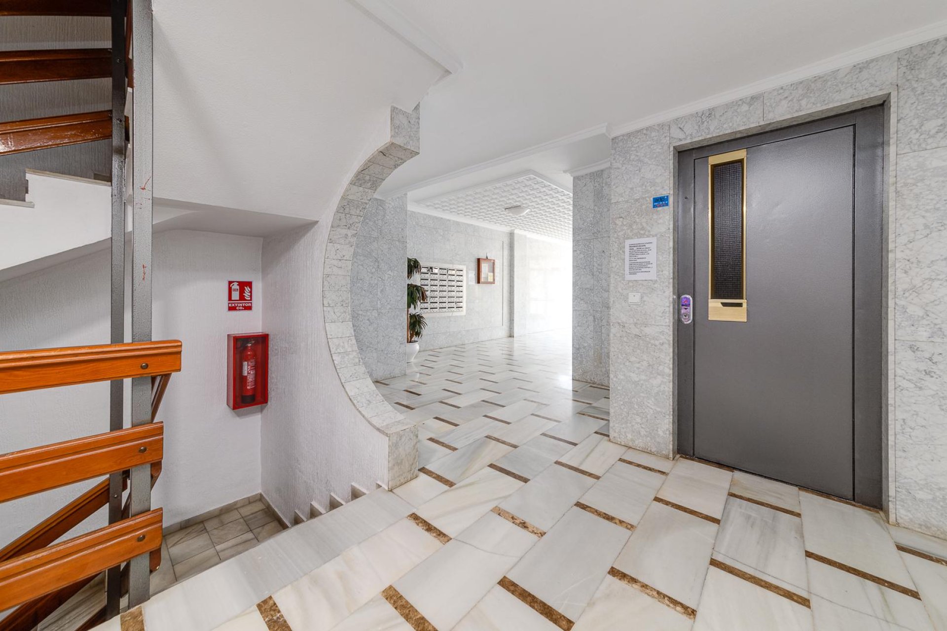 Revente - Apartamento -
Torrevieja - Playa del Acequión