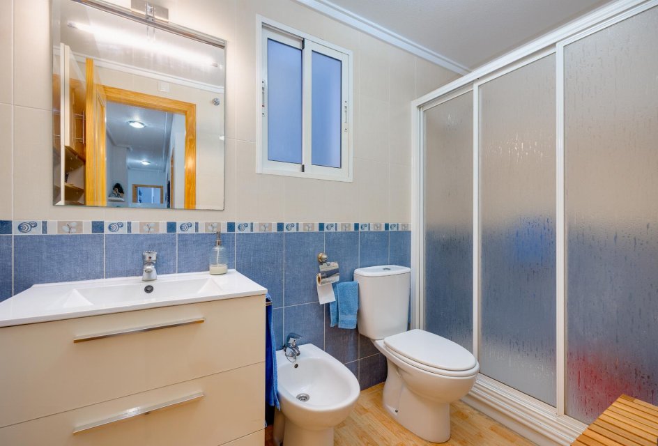 Revente - Apartamento -
Torrevieja - Playa del Acequión