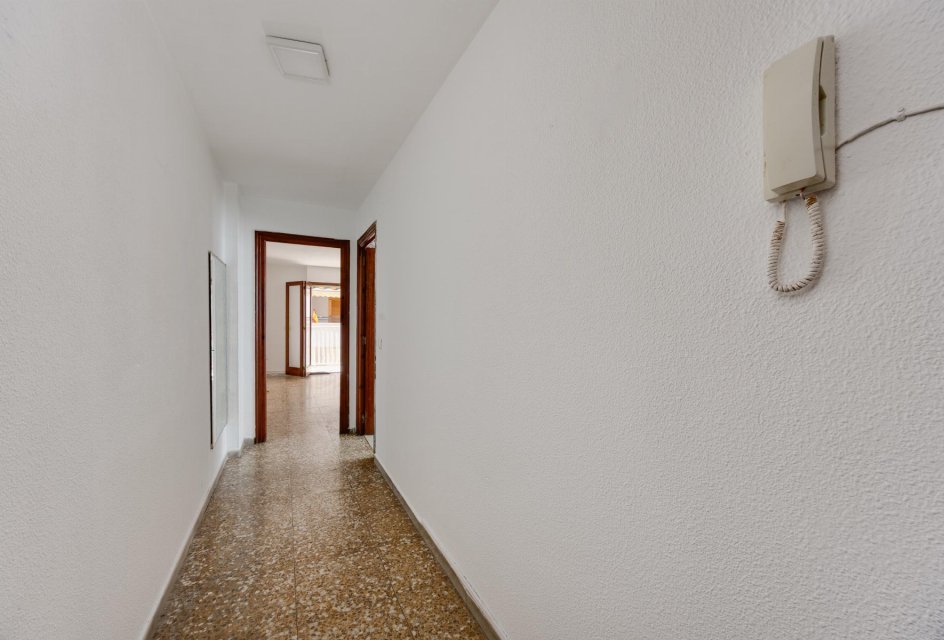 Revente - Apartamento -
Torrevieja - Playa del Acequión
