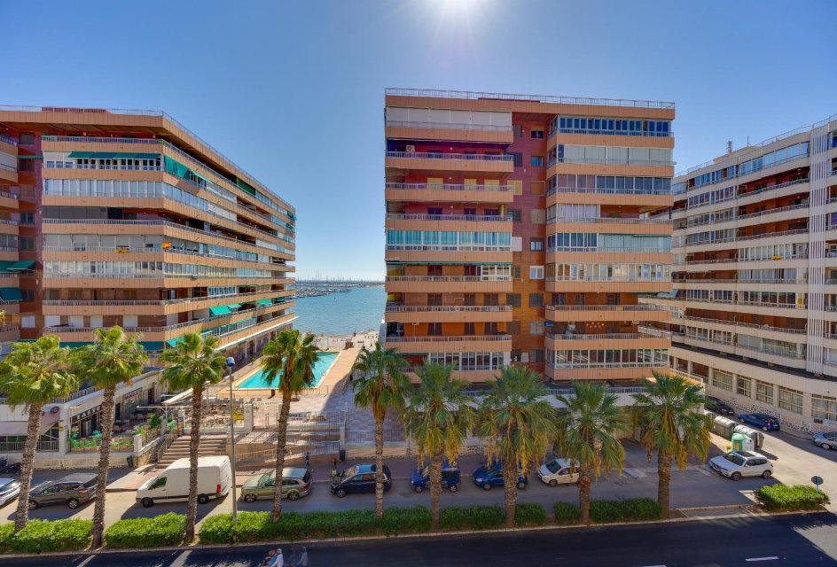 Revente - Apartamento -
Torrevieja - Playa del Acequión