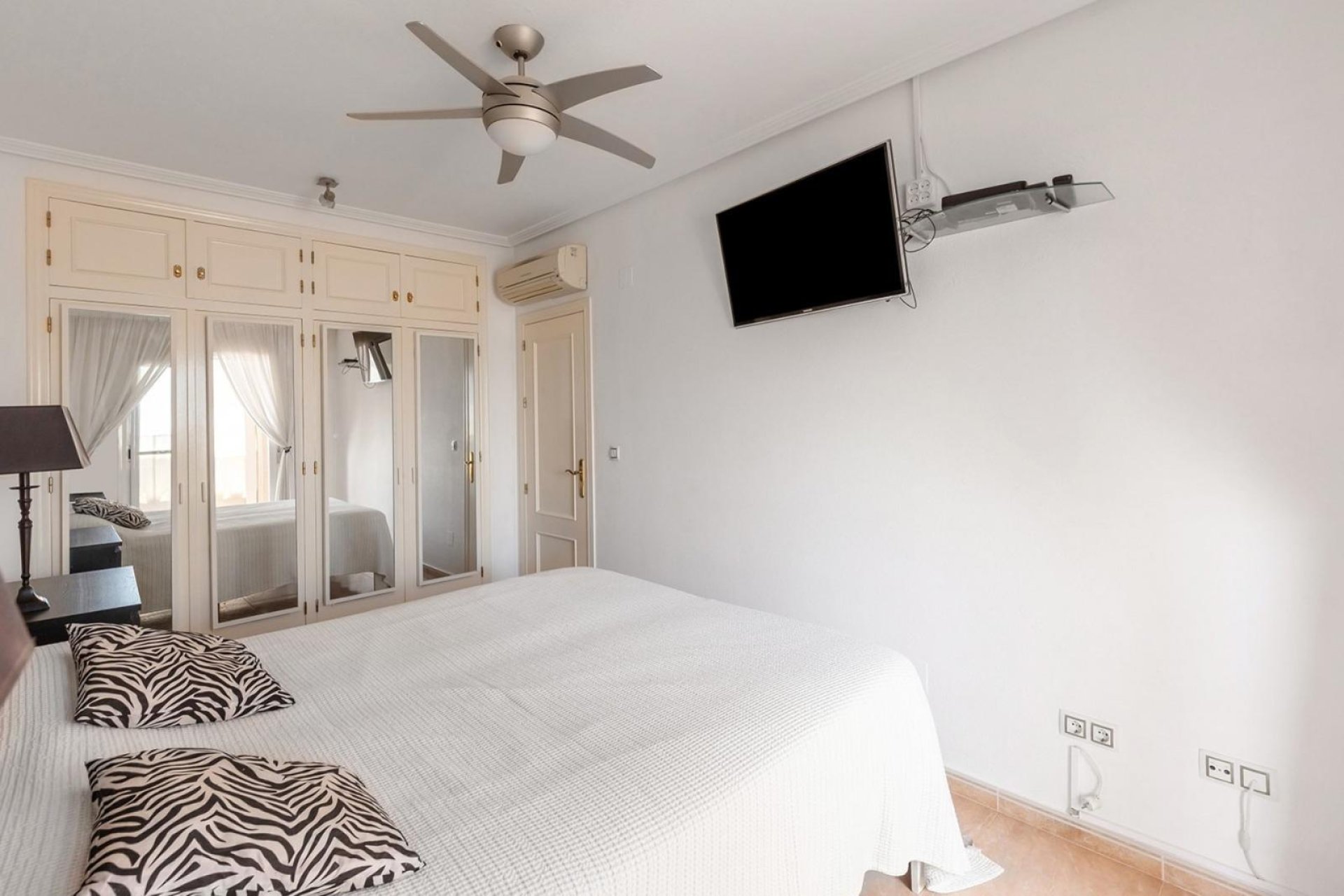 Revente - Buhardilla -
Orihuela Costa - Villamartín-Las Filipinas