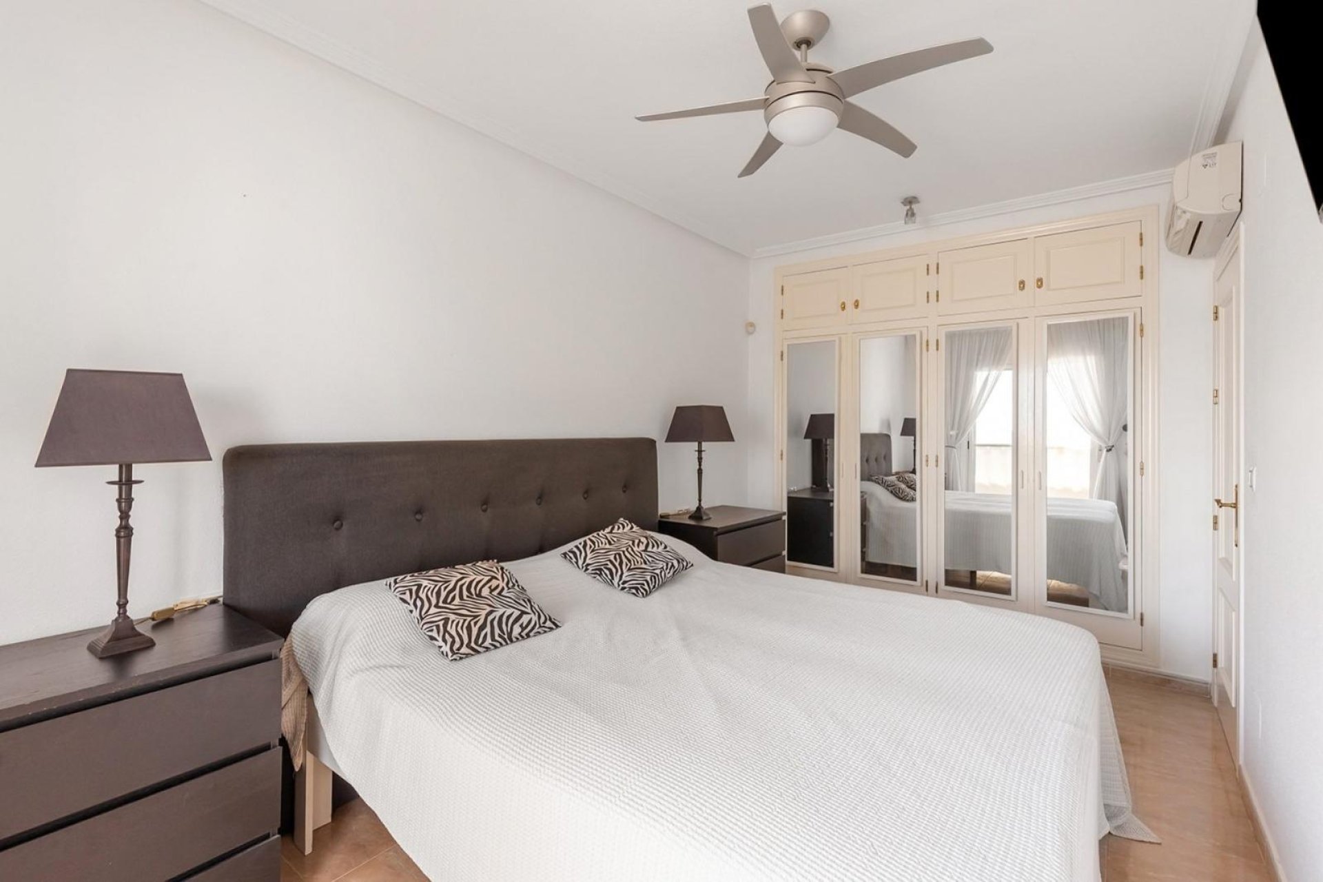 Revente - Buhardilla -
Orihuela Costa - Villamartín-Las Filipinas