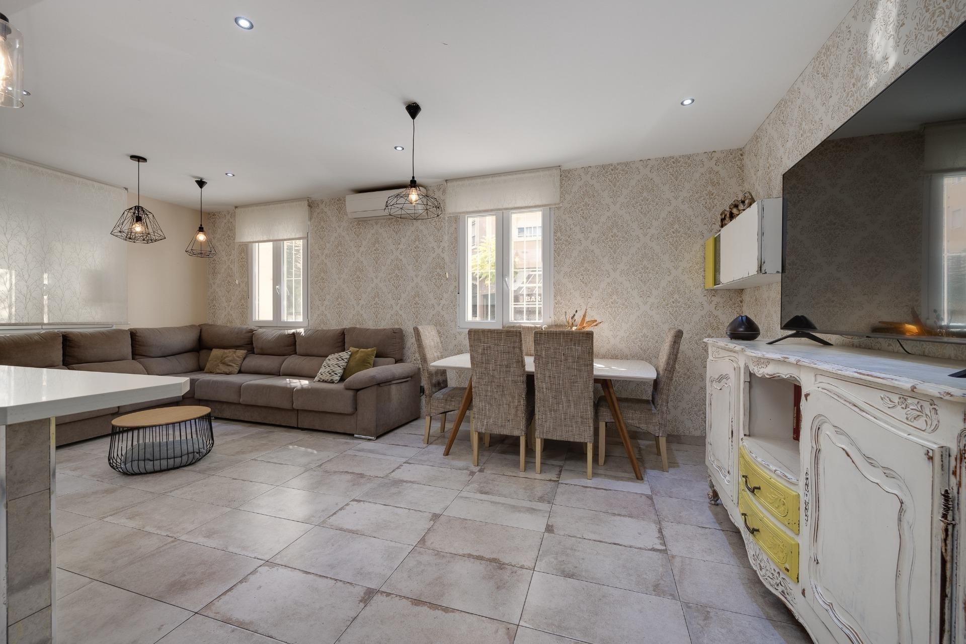 Revente - Maison de ville -
Torrevieja - Centro