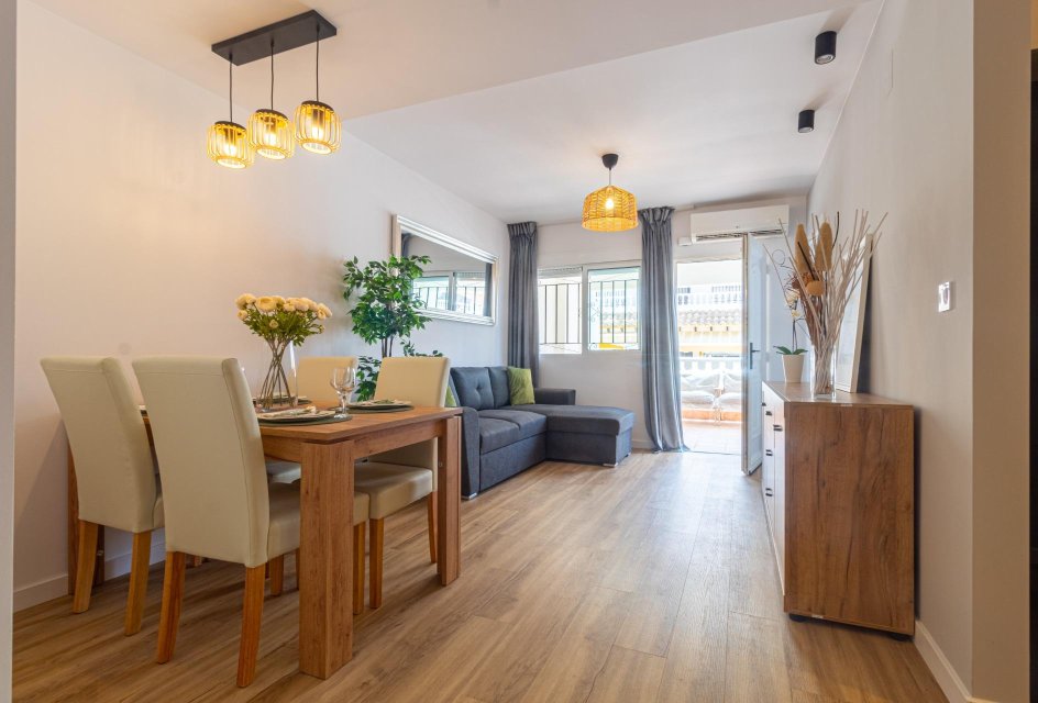 Revente - Terraced house -
Torrevieja - Los altos