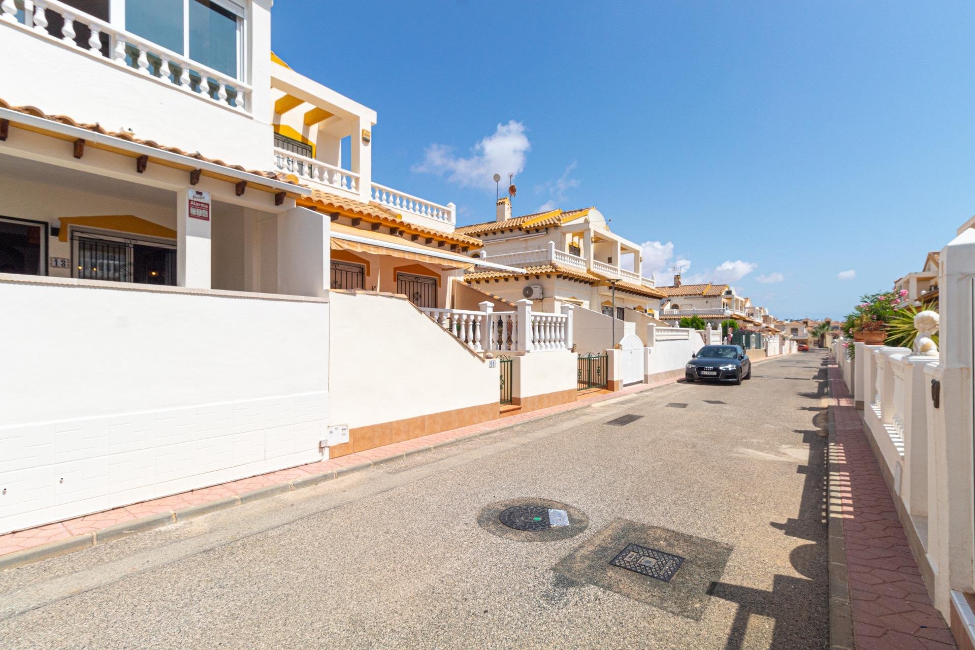 Revente - Terraced house -
Torrevieja - Los altos