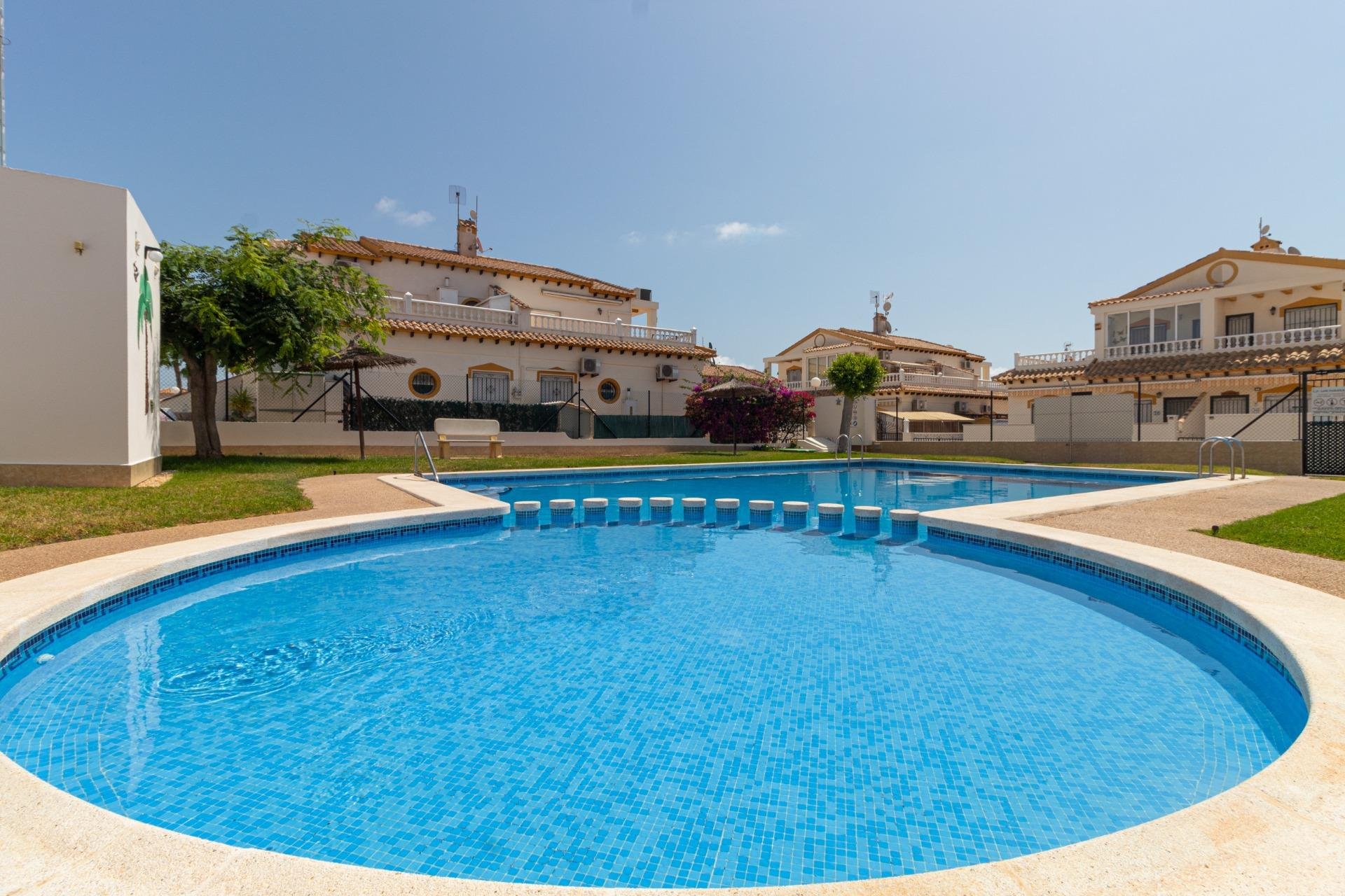 Revente - Terraced house -
Torrevieja - Los altos