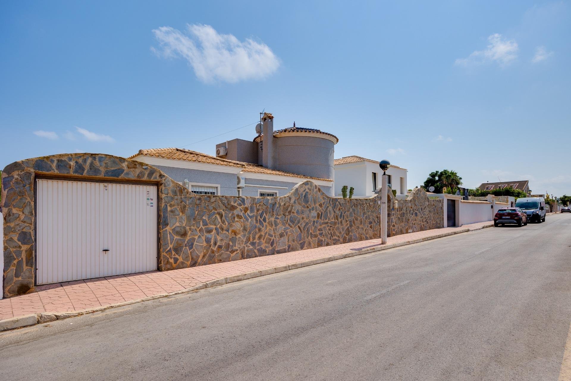 Revente - Villa -
Orihuela Costa - La Regia