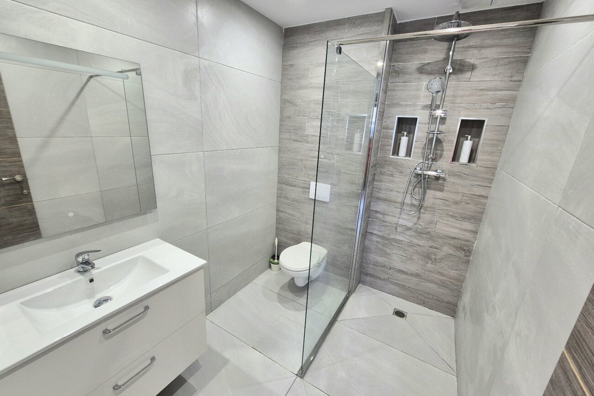 Revente - Villa -
San Miguel de Salinas - Ciudad de las comunicaciones