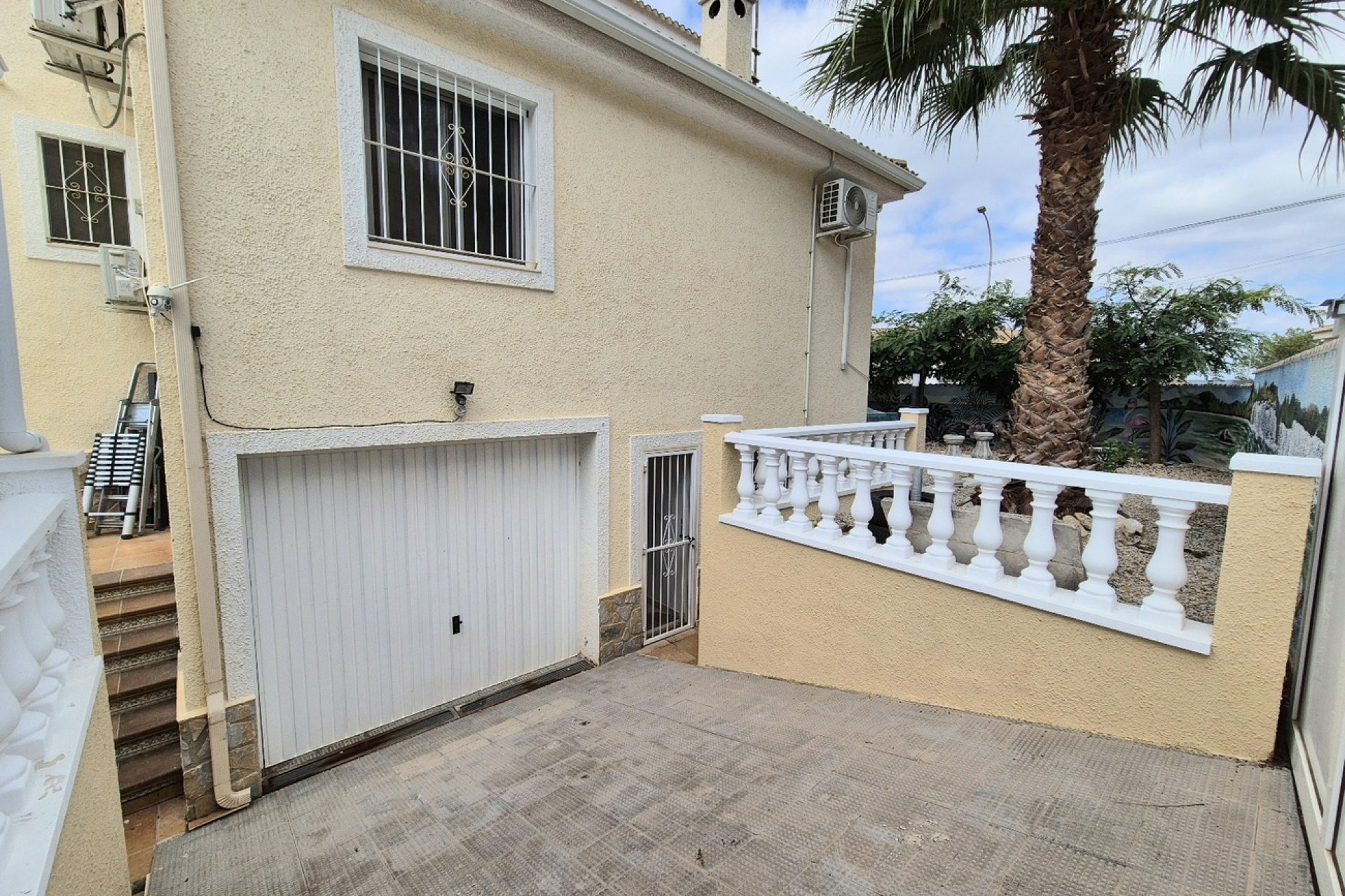 Revente - Villa -
San Miguel de Salinas - Ciudad de las comunicaciones