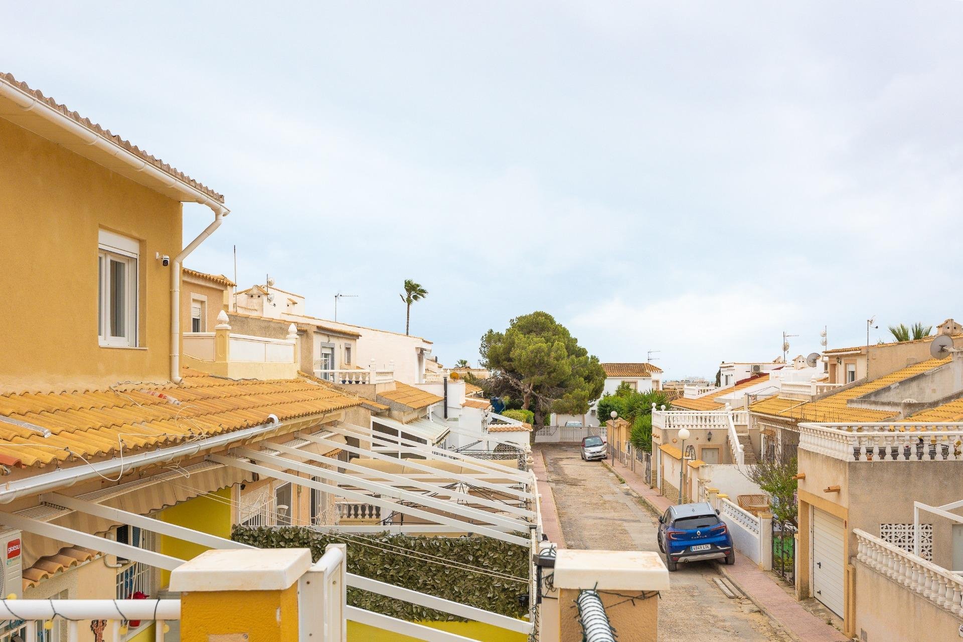 Segunda mano - Adosado -
Orihuela Costa - La Florida