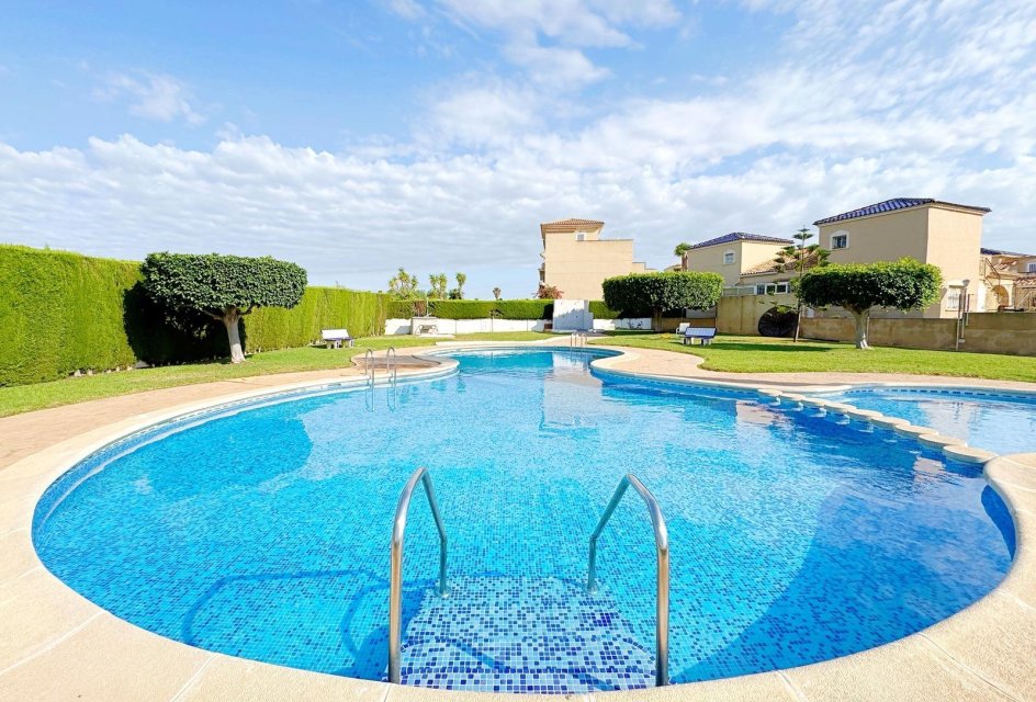 Segunda mano - Adosado -
Orihuela Costa - Urbanización Perla del Mar