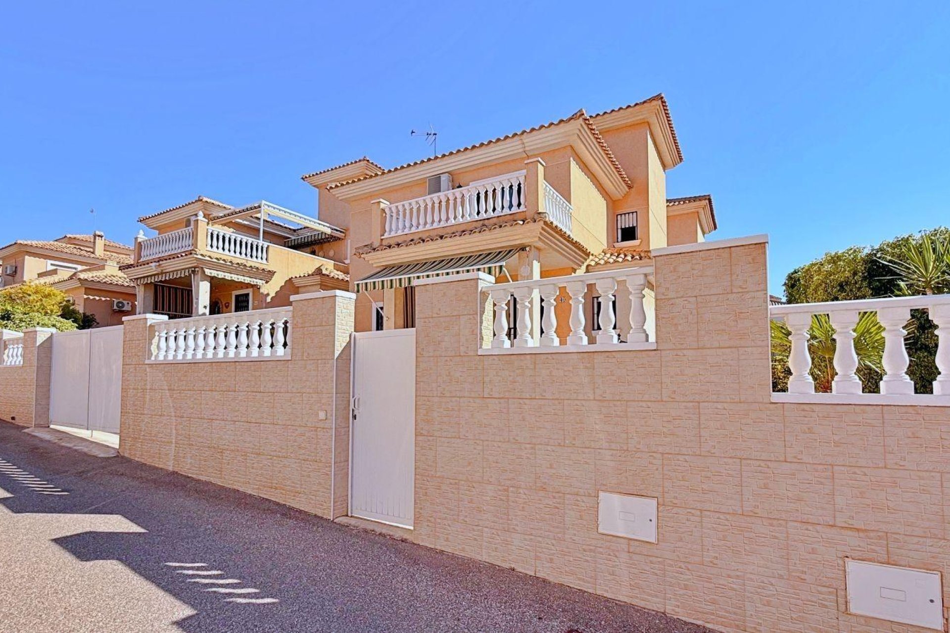 Segunda mano - Adosado -
Orihuela Costa - Urbanización Perla del Mar