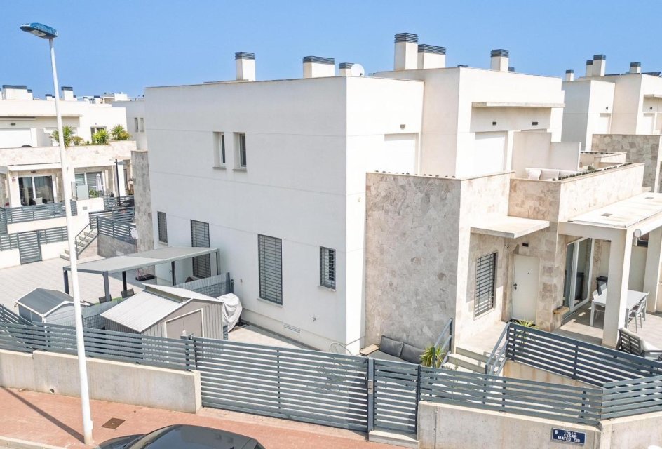 Segunda mano - Adosado -
Torrevieja - Aguas Nuevas