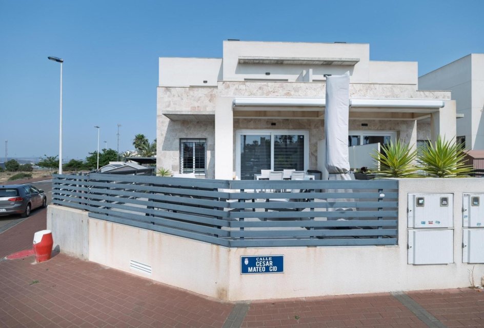 Segunda mano - Adosado -
Torrevieja - Aguas Nuevas