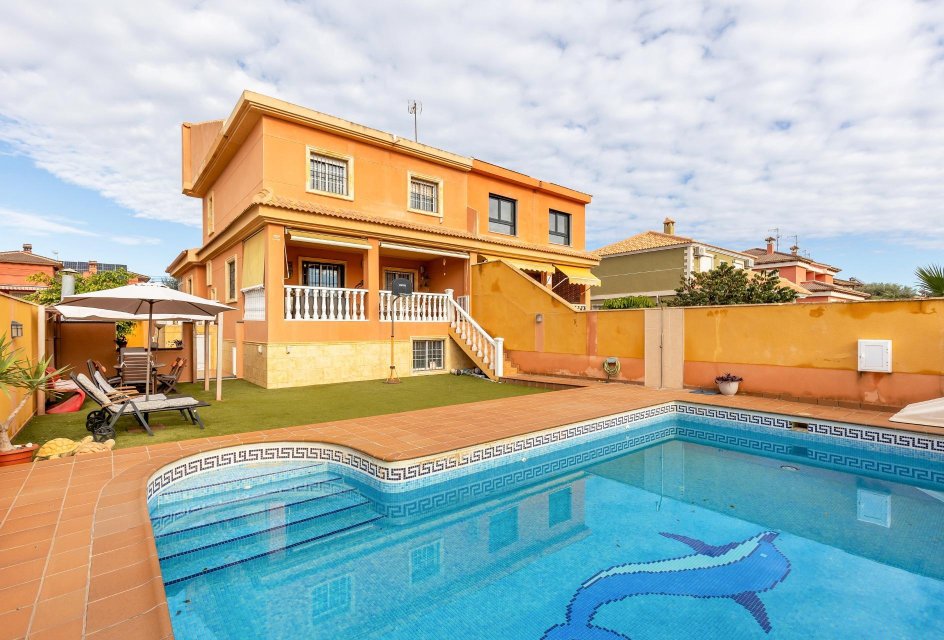 Segunda mano - Adosado -
Torrevieja - Aguas Nuevas