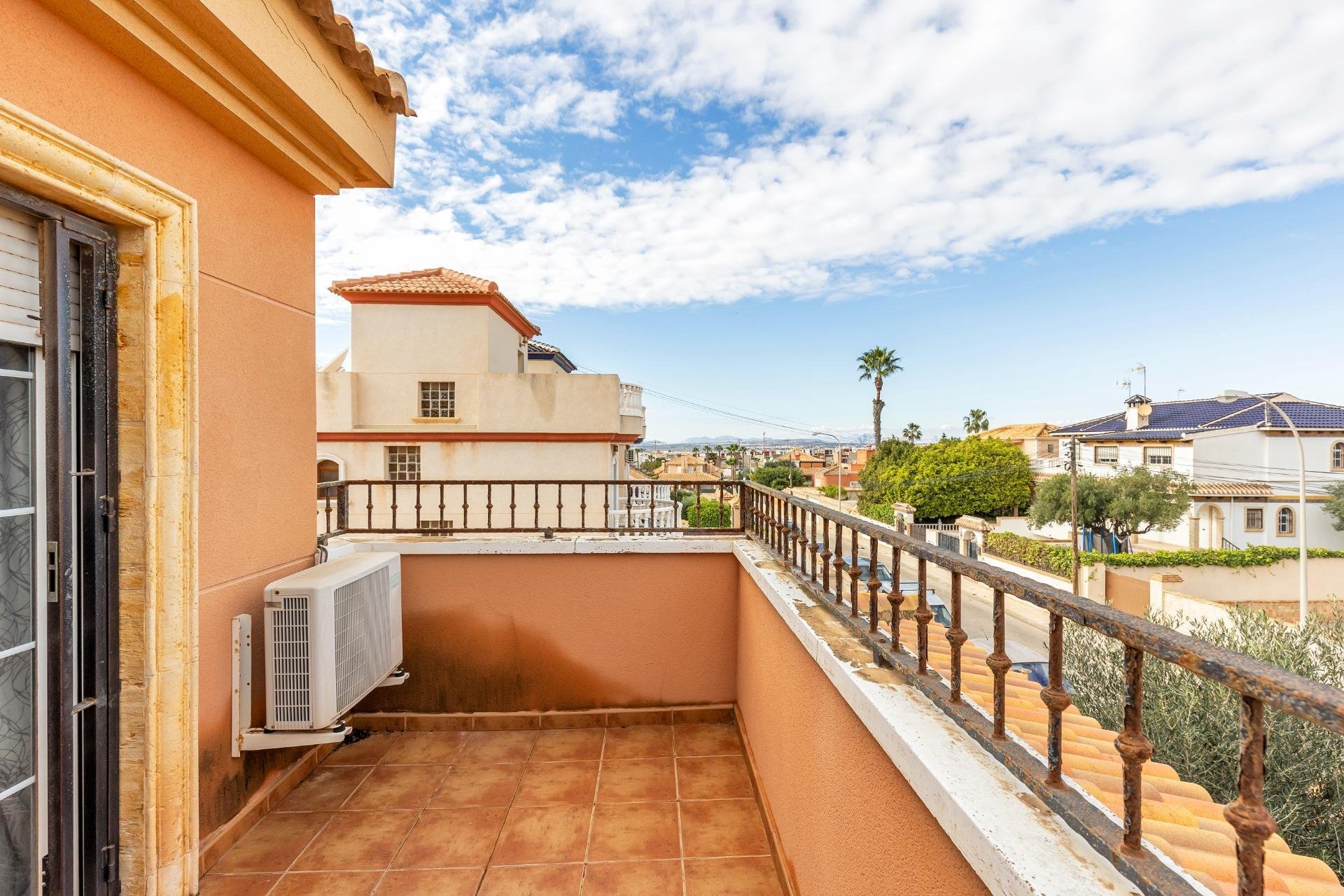 Segunda mano - Adosado -
Torrevieja - Aguas Nuevas