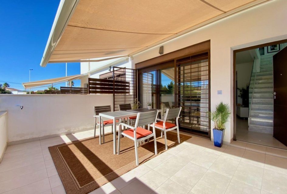 Segunda mano - Adosado -
Torrevieja - Centro