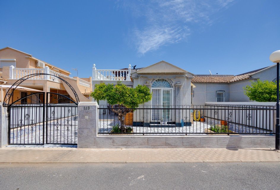 Segunda mano - Adosado -
Torrevieja - La Siesta - El Salado - Torreta