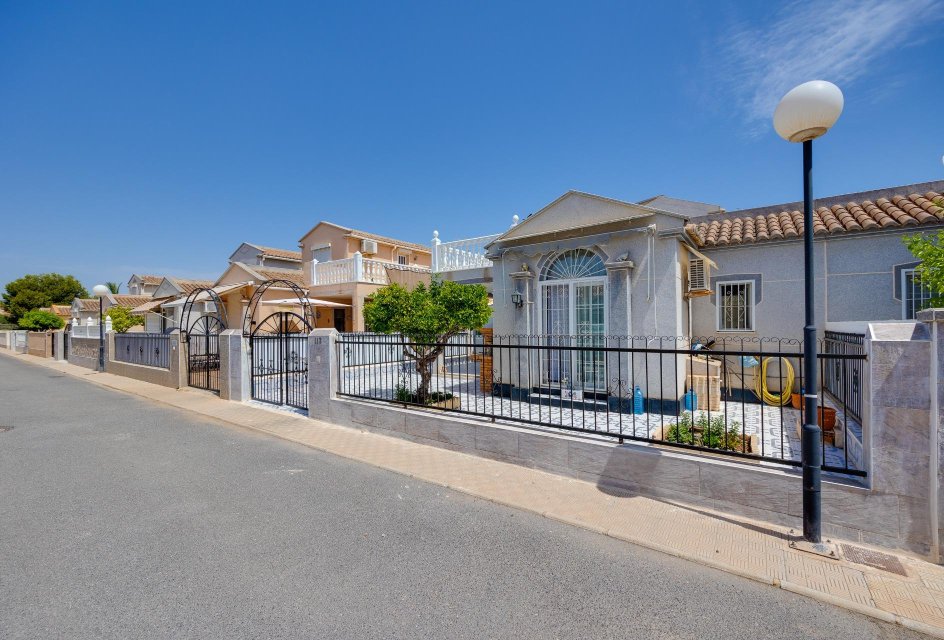 Segunda mano - Adosado -
Torrevieja - La Siesta - El Salado - Torreta