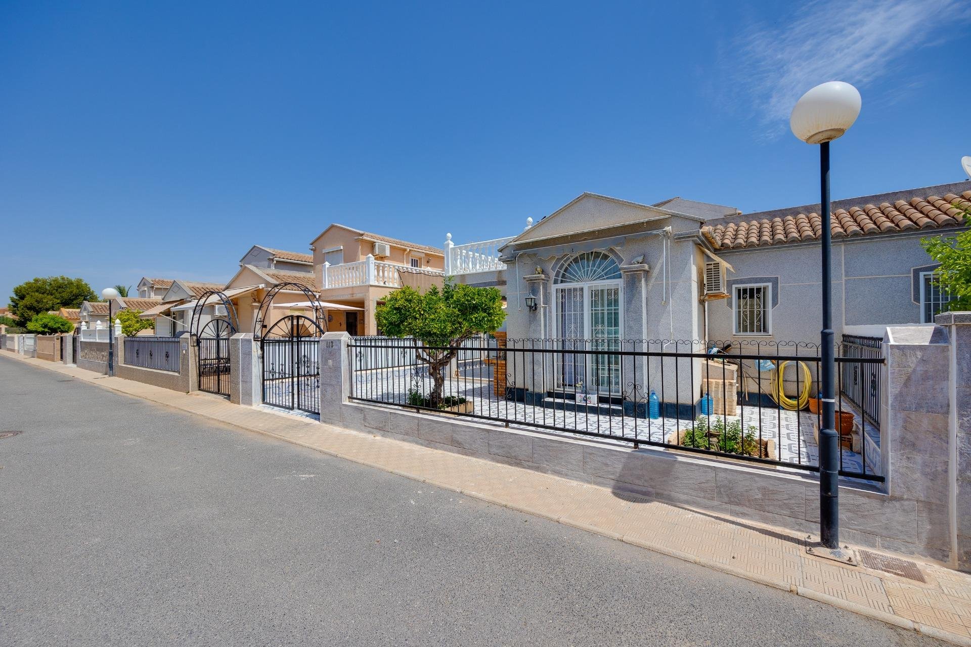 Segunda mano - Adosado -
Torrevieja - La Siesta - El Salado - Torreta