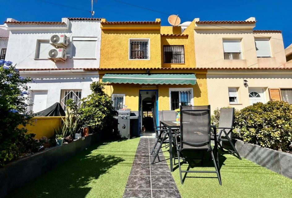 Segunda mano - Adosado -
Torrevieja - La siesta